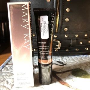 🎉 WOW Price‼️ Liquid Foundation “Deep” CC Cream w/Sunscreen, MaryKay